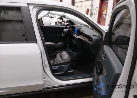 2023 Ford Maverick Lariat z USA, uszkodzony, nr VIN 3FTTW8G93PRA02480